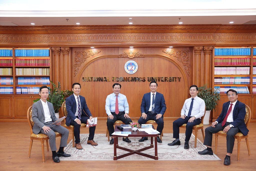 Hiệu trưởng Trường Công nghệ tham gia livestream Tư vấn tuyển sinh Đại học Chính quy năm 2025 Đại học Kinh tế Quốc dân
