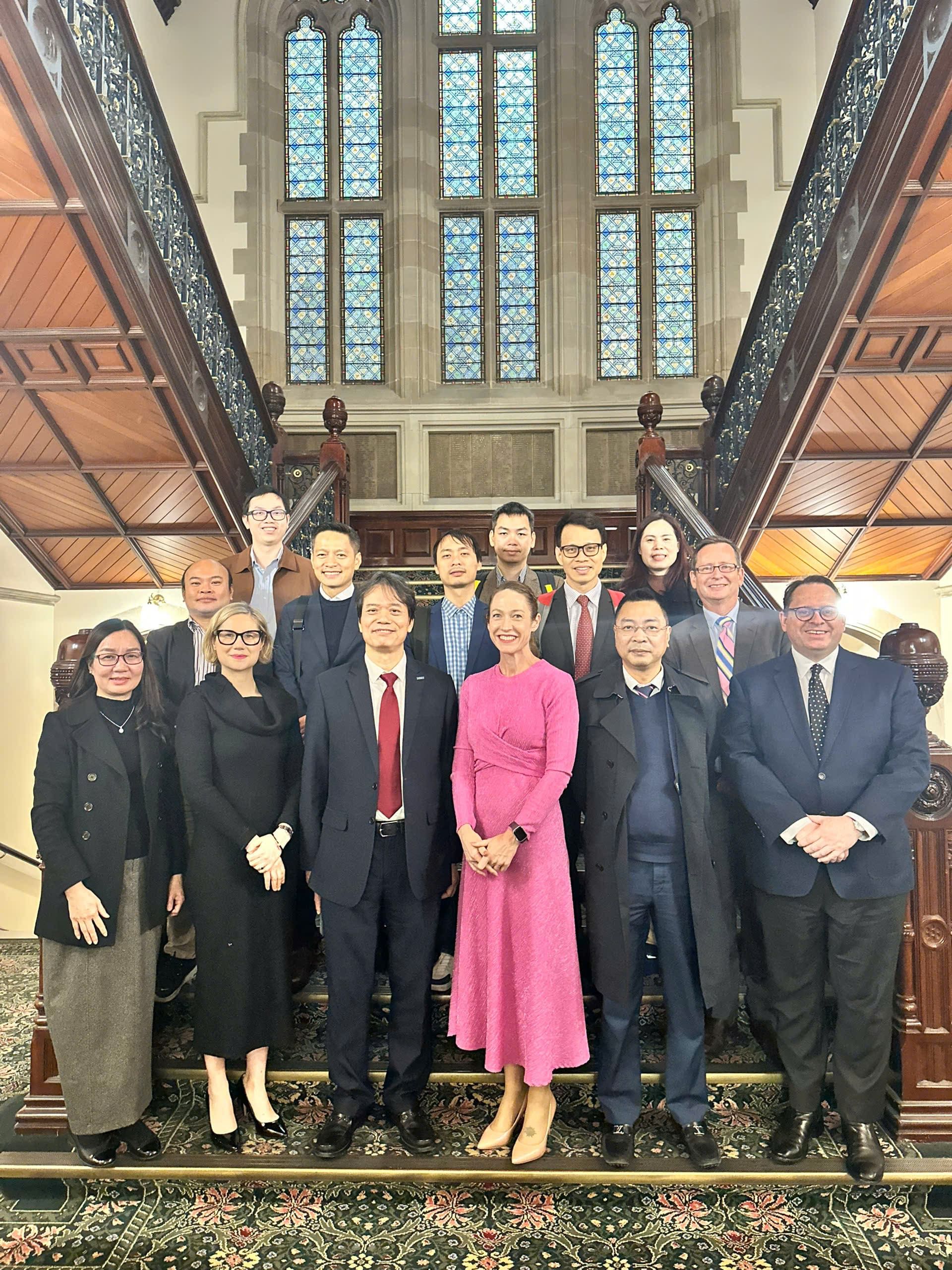 Ảnh 1. GS. Jessica Galagher, Phó Hiệu trưởng phụ trách HTQT - ĐH Adelaide tiếp và làm việc cùng đoàn công tác (1).jpg