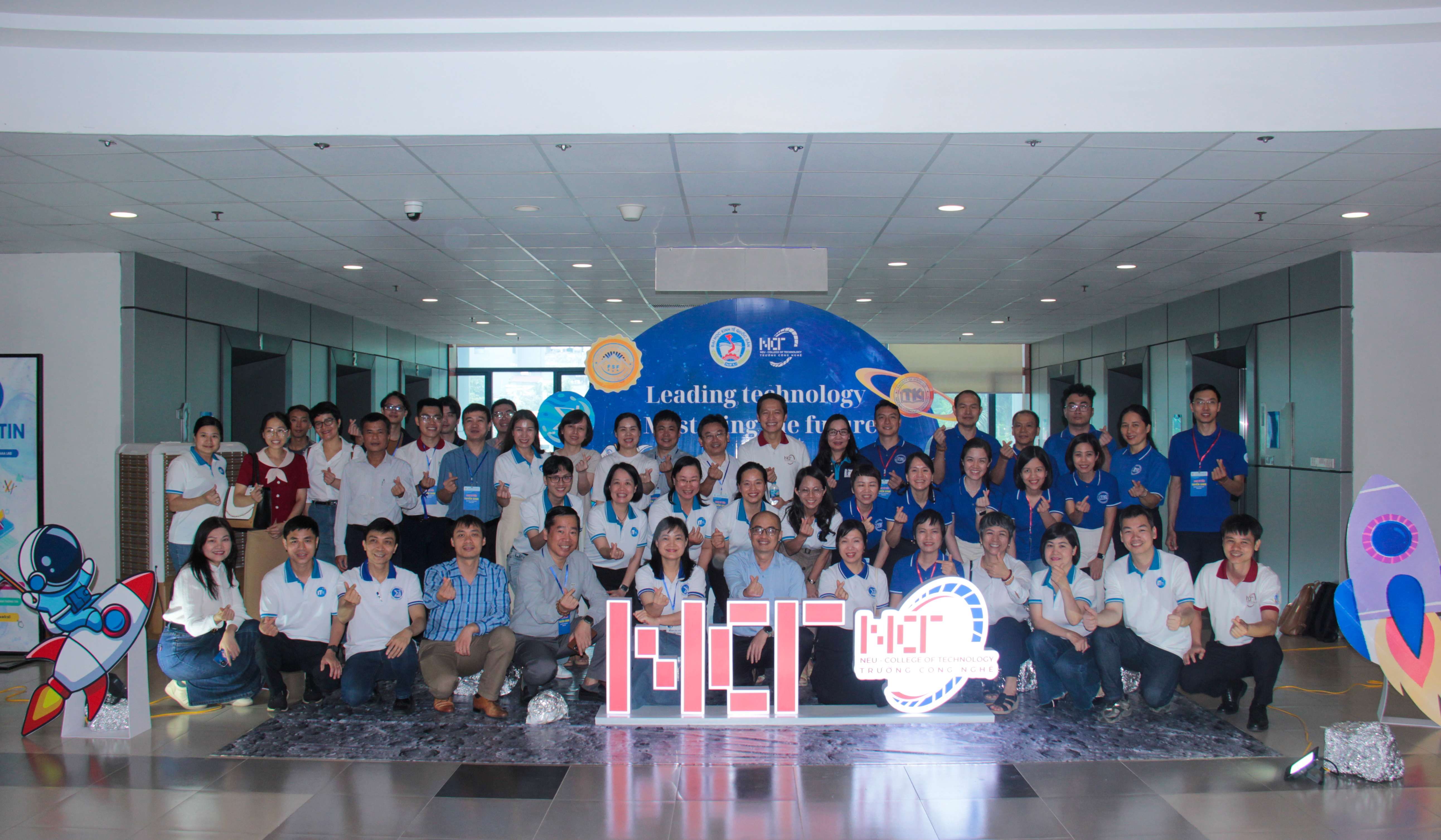 Trường Công nghệ đồng hành cùng thí sinh tại NEU Open Day 2025